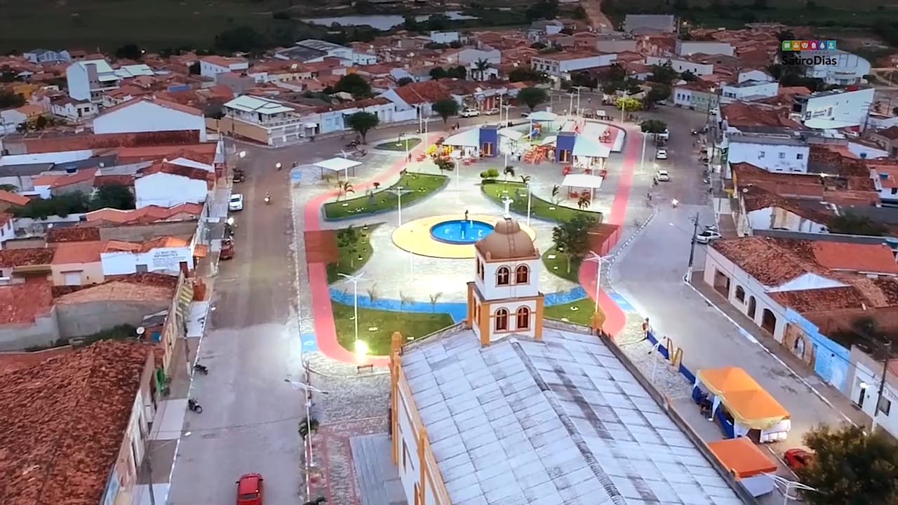 Construção da Praça da Igreja Matriz — Sátiro Dias-BA